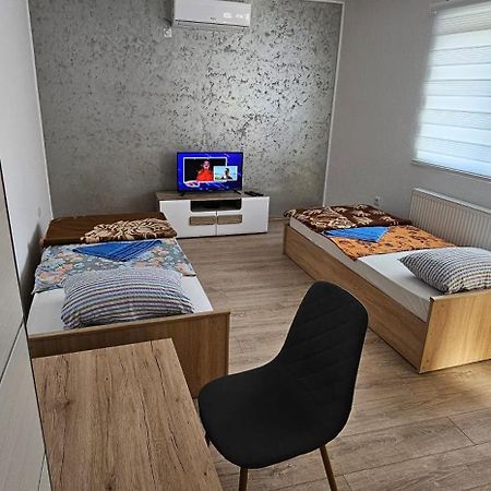 Apartmani Roki Тузла Екстер'єр фото